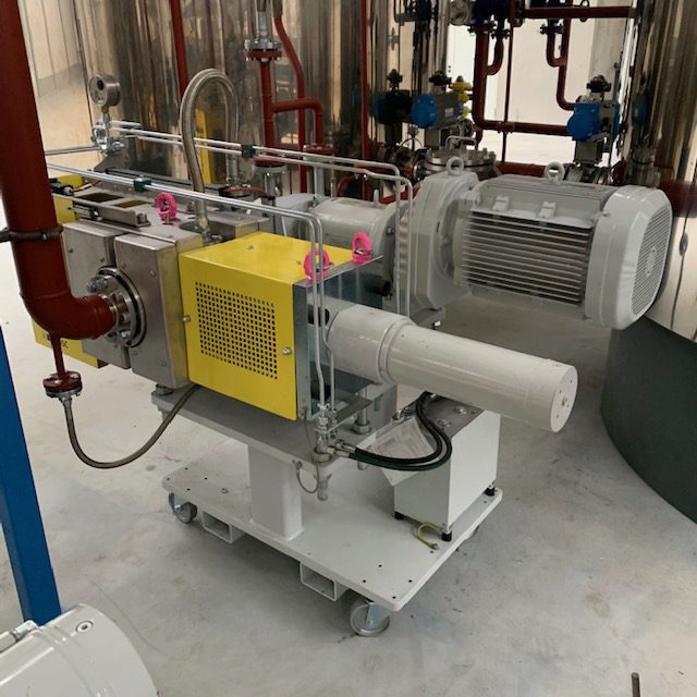 Discontinuos screen changer and gear pump